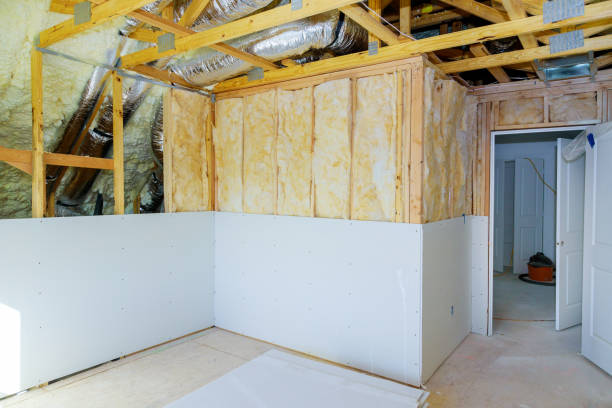 Best Spray Foam Insulation  in Lindenhurst, NY